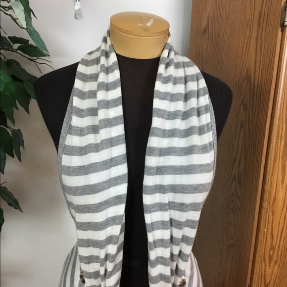 Rue 21 small sleeveless gray and white cardigan - Picture 3 of 9